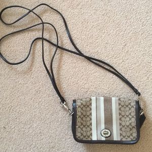 Coach side-body clutch